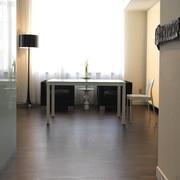 Self custom table with an extra-clear glass top and a glossy white painted steel structure