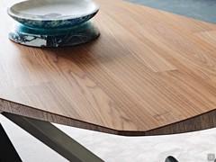 Detail of the Masterwood planking top, with special bevelling on the edges