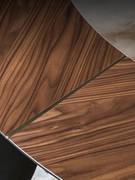 Detail of the Canaletto Walnut edge on a Planer table in the round version with central Keramik stone insert