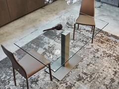 Elvis living room table by Cattelan in the version with transparent crystal glass top and stainless steel base