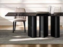 Dynamic perspective thanks to the orientation of the metal elements that make up the base
