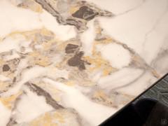 Graining and light-dark reflections of the gold beauty finish convey a feeling of warmth and purity of the surface 