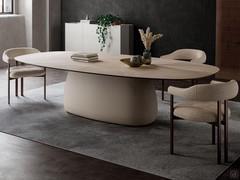 Table with large central base Botero in the rectangular version in Keramik KS23 Luxor stone. Also available round, or in numerous variations of dimensions and materials