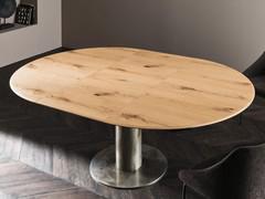 Bolivar table in its full extension thanks to the 'Book' system with central folding extension. Large surface area for a refined and versatile addition to kitchens, dining and living areas