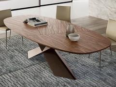 Detail of the 'Y'-shaped wooden top. The top, here proposed in Canaletto Walnut wood, is divided into three parts separated by thin contrasting inserts