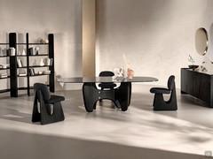 In this shot we can admire the Masai table with a smoked terracotta glass top and black ash wood base