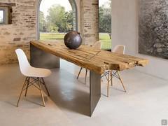 Florian table made of centuries-old stripped wood and completed with a two-sheet base in painted metal