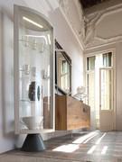 Saba showcase by Cattelan upholstered in white leather, with GF69 graphite embossed metal base