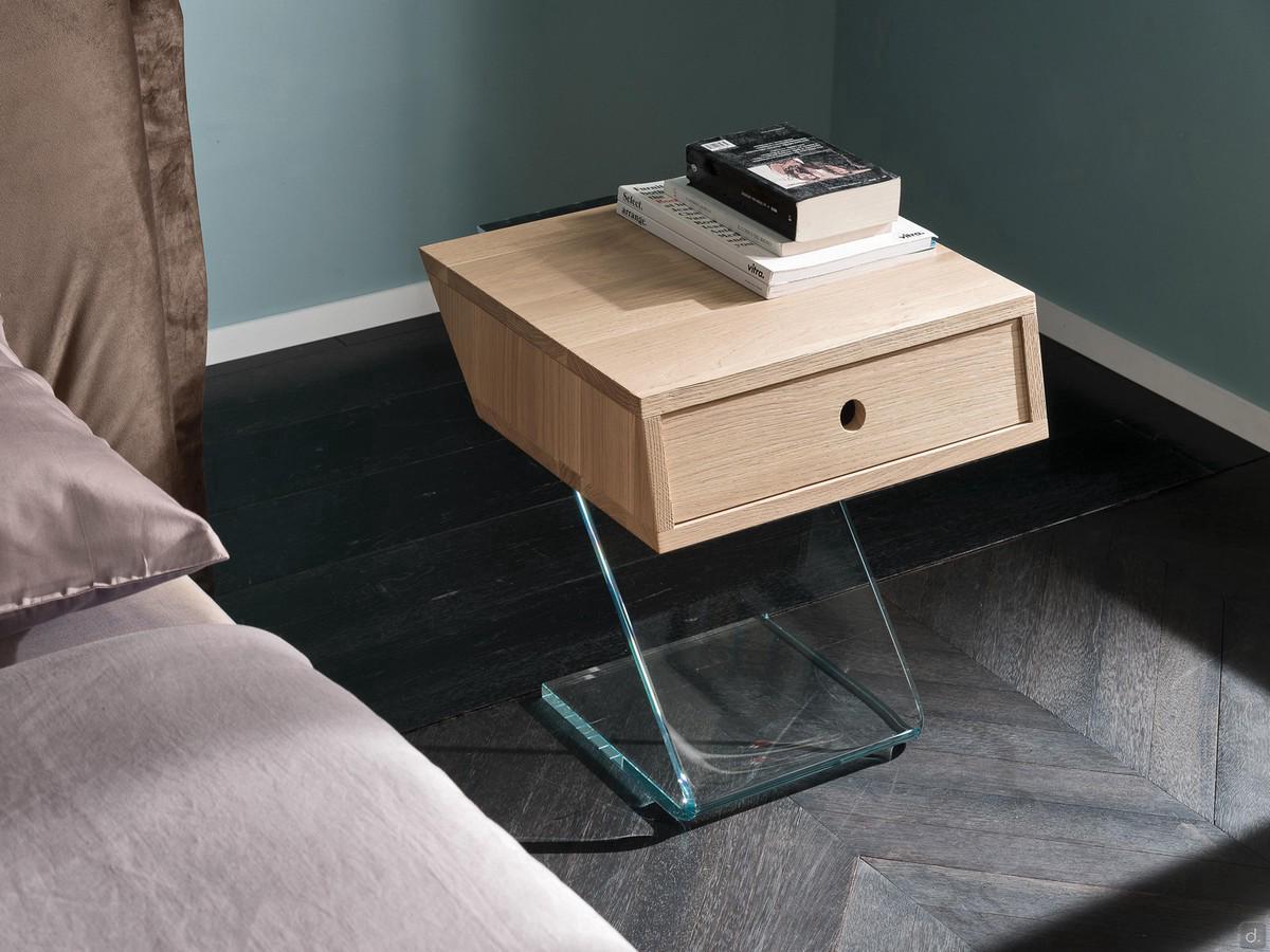 Managua glass and wood bedside table, with solid oak drawer and extra-clear glass base