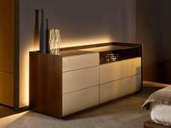 Columbus Floor dresser with perimeter structure in heat-treated oak, fronts and top in Palladium matt lacquer. Version with five drawers and open top compartment