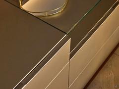 Detail of Palladium matt lacquered top and fronts finish