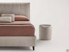 The top, which can be customised in colour, has a characteristic 'half-moon' shape