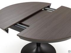 Detail of the top that opens centrally and hides the extensions (top finish not available)