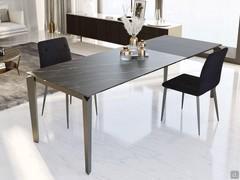 The Freddie table can also be an elegant living area table, thanks to its elegant finishes such as ceramic and lacquered metal