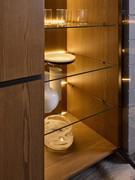 Showcase column with integrated LED lighting on each shelf