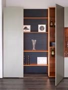 Large open compartment with 96 cm wide shelves. The shelves follow the coccio lacquered finish of the structure and interior, while the backs contrast materially and chromatically with the fossil oak Fashion Wood