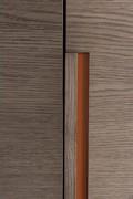 Detail of the handle in clay oak wood veneer and contrasting recess (colour of the recess grip not available)