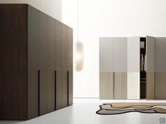 Ocean Wide wardrobe with curved lacquered metal groove handles. Single-coloured charcoal oak veneer on the left, combined with a matt lacquered bi-material base composition with bottom panels in polymeric barré