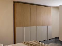 Ocean Wide two-tone wardrobe, here made with upper panels in natural fashion wood and lower panels in matt dove-coloured lacquer