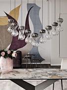 In this composition, the Sablier pendant lamp creates a delicate balance that converges towards the centre of the table, creating a charismatic visual effect