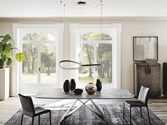 Suspended Magellan lamp centred directly on the Premier table top