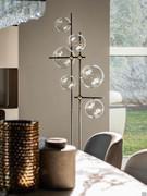 The floor-standing version develops the structural stem up to cm 178