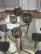 The top view of the lamp allows us to see the attachment details, carefully finished in black chrome