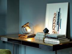 The Globe is ideal for use on a desk with a retro style, creating a warm and welcoming light