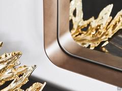Detail of the 9.5 cm projecting frame in brushed bronze finish