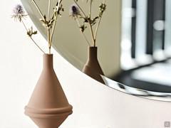 Bevelled edge on Hawaii round mirror in natural mirror finish