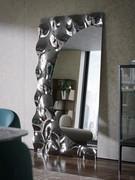 Example of Fluid mirror in the rectangular shape with floor positioning