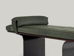 Detail of the seat cushion and armrest support