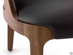Detail of the Canaletto Walnut solid wood frame of the Velis outlet armchair