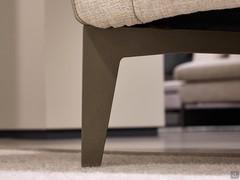 Detail of the foot of the thin metal frame