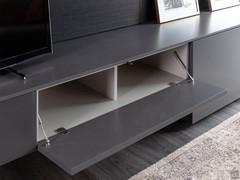 Flap base detail with centre divider.