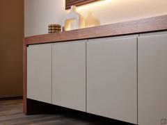 Rialto outlet sideboard with Canaletto walnut frame and dove-coloured lacquered doors