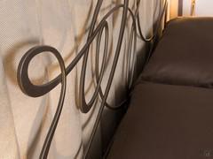Headboard with artistic design, realised through the interweaving of lines