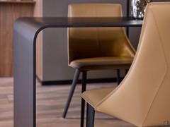 Detail of the curvature of the Brooklyn table