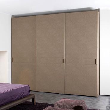 Sliding wardrobe with panelled doors Louisiana Pacific outlet