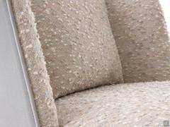 Detail of the two-tone upholstery in Azimut 806 velvet and Dancing Queen patterned fabric col. 100 Linen