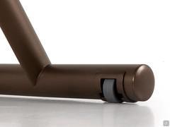 Detail of the wheel that facilitates the sliding of the legs when opening and closing the table