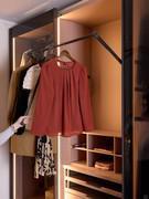 The pull-out servant allows for effortless storage of garments