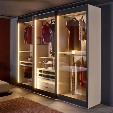 Wardrobe with transparent sliding doors Boutique Player 02 outlet