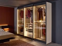 Wardrobe with transparent sliding doors Boutique Player 02 outlet