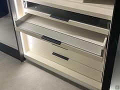 Central compartment drawer with two drawers with glass front