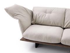 Norman outlet sofa: shown here is the armrest in full showing the generous upholstery, which is thinner on the central part for easy folding 