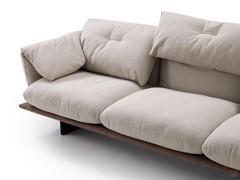 High seating comfort thanks to soft seat and backrest cushions