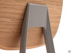 Detail of the back of the natural oak backrest without knots