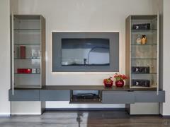 Plan 40 outlet wall system with tall and suspended base units