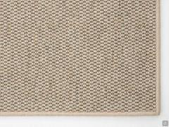 Detail of the sand rug with yarn edge